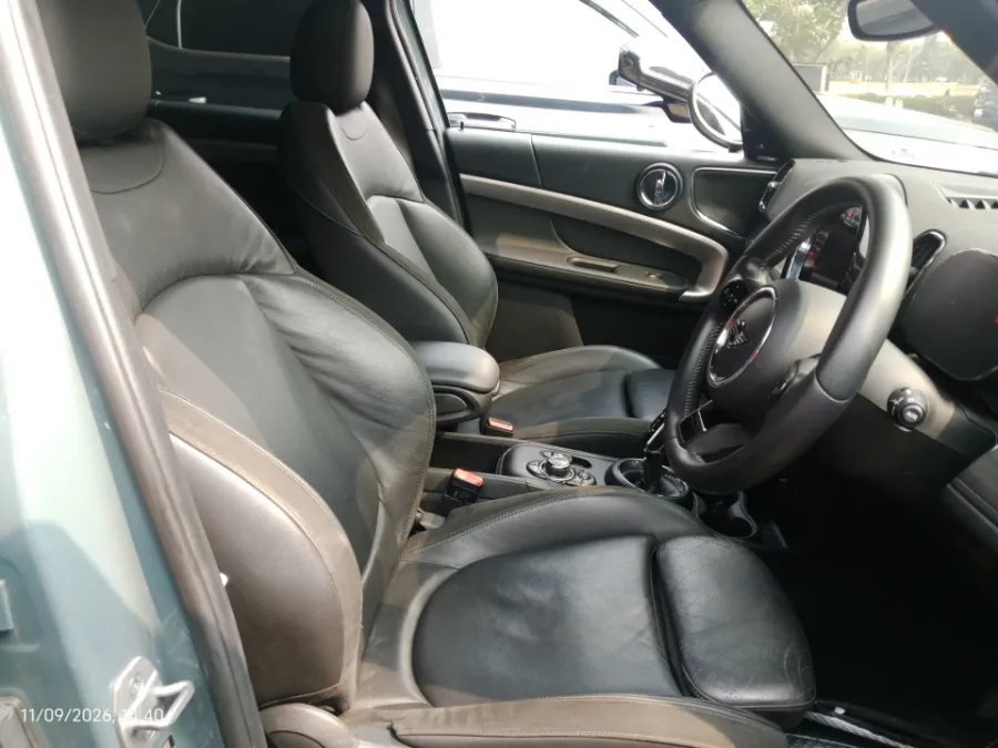 Foto Mobil Bekas Kabin Depan MINI Countryman 2.0 tahun 2021