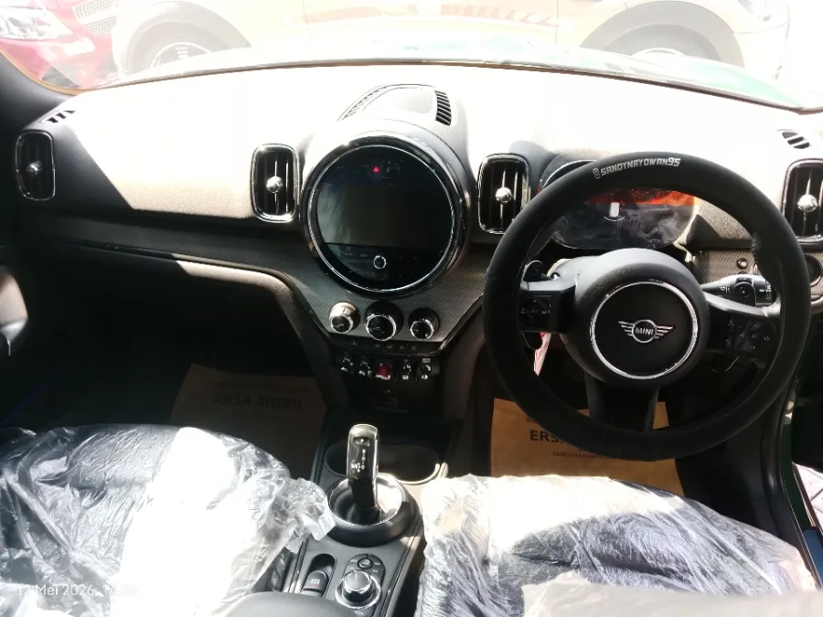 Foto Mobil Bekas Dashboard MINI Countryman 2.0 tahun 2022