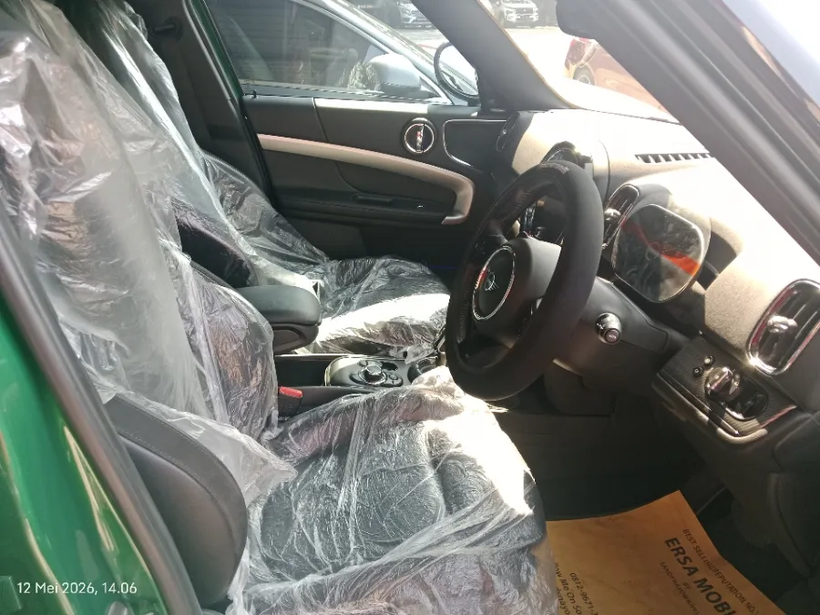 Foto Mobil Bekas Kabin Depan MINI Countryman 2.0 tahun 2022