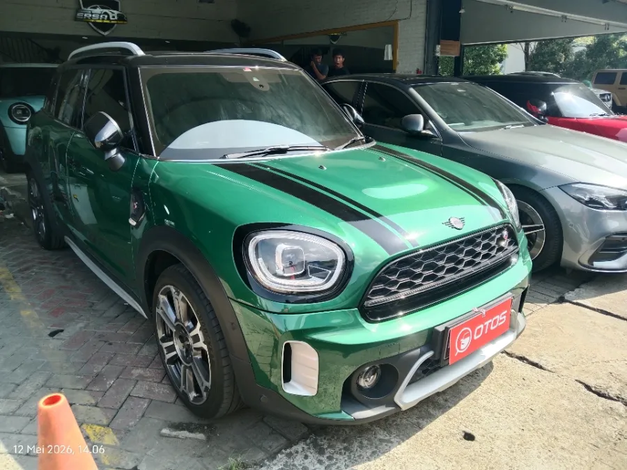 Foto Mobil Bekas Kanan Depan MINI Countryman 2.0 tahun 2022