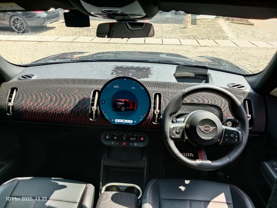 Foto Mobil Bekas Dashboard MINI Countryman 2.0 tahun 2024