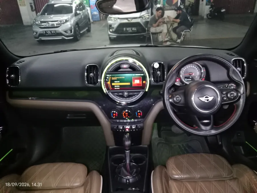 Foto Mobil Bekas Dashboard MINI Countryman 2.0 Cooper S tahun 2017