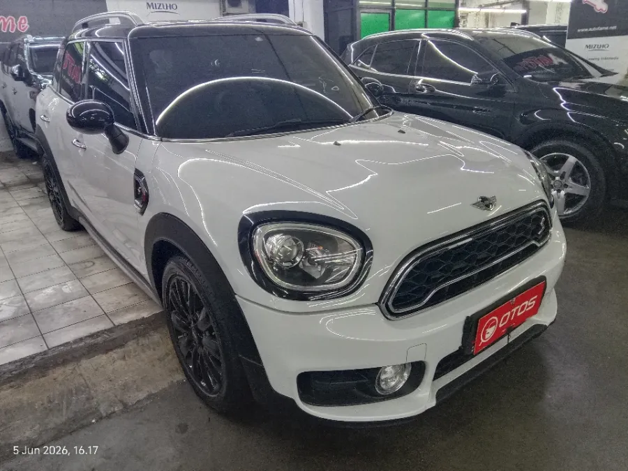 Foto Mobil Bekas Kanan Depan MINI Countryman 2.0 Cooper S tahun 2017