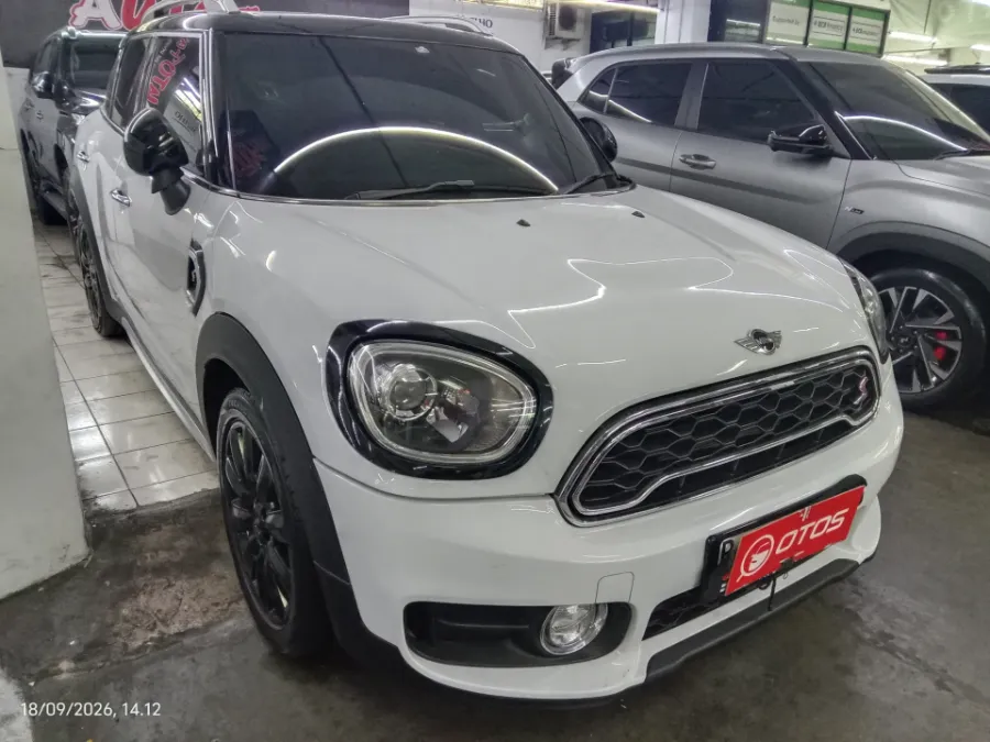 Foto Mobil Bekas Kanan Depan MINI Countryman 2.0 Cooper S tahun 2017