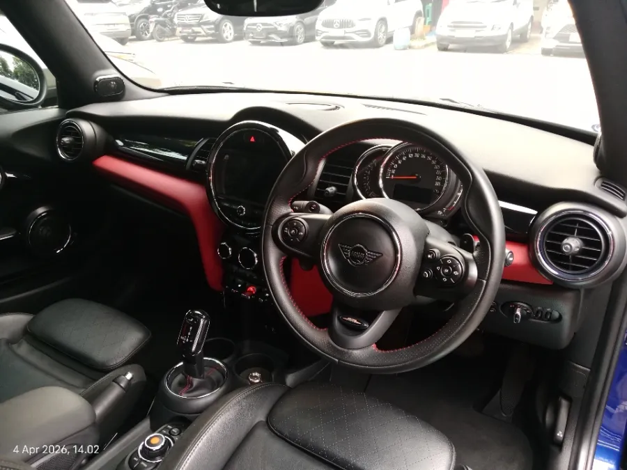 Foto Mobil Bekas Dashboard MINI Countryman 2.0 Cooper S tahun 2019