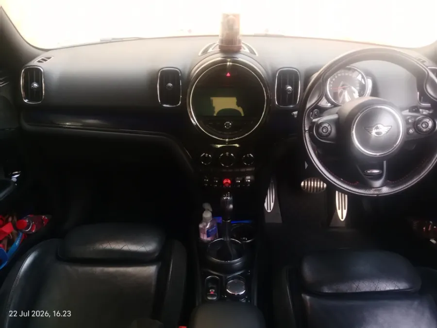 Foto Mobil Bekas Dashboard MINI Countryman 2.0 Cooper S tahun 2019