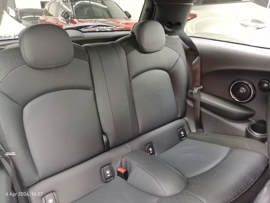 Foto Mobil Bekas Kabin Belakang MINI Countryman 2.0 Cooper S tahun 2019