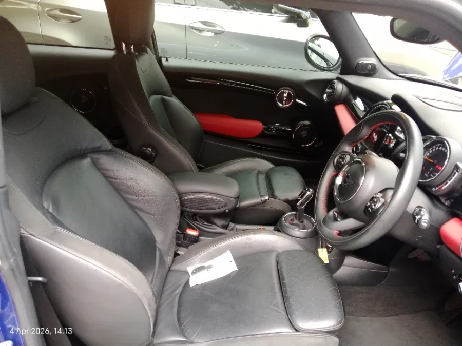 Foto Mobil Bekas Kabin Depan MINI Countryman 2.0 Cooper S tahun 2019
