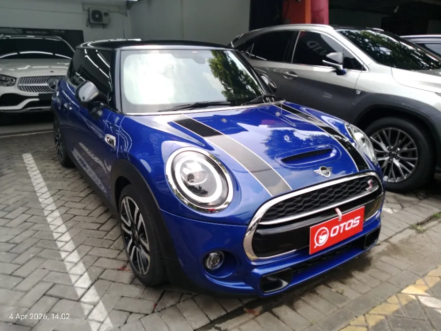 Foto Mobil Bekas Kanan Depan MINI Countryman 2.0 Cooper S tahun 2019