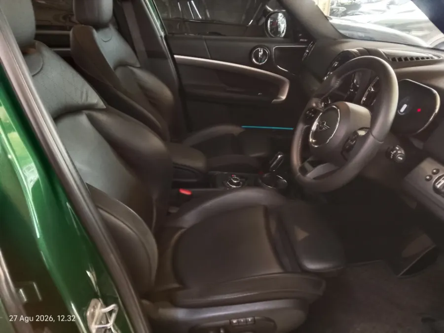 Foto Mobil Bekas Kabin Depan MINI Countryman 2.0 Cooper S tahun 2021