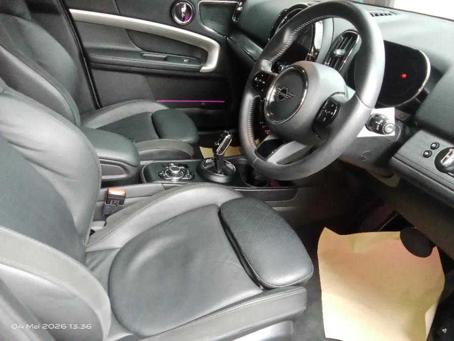 Foto Mobil Bekas Kabin Depan MINI Countryman 2.0 Cooper S tahun 2022