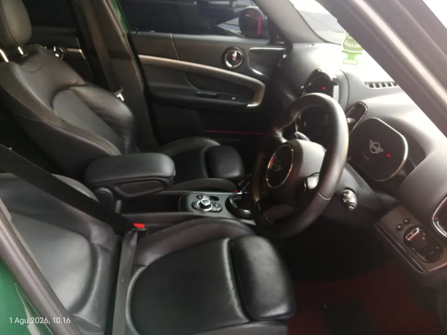 Foto Mobil Bekas Kabin Depan MINI Countryman 2.0 Cooper S tahun 2022