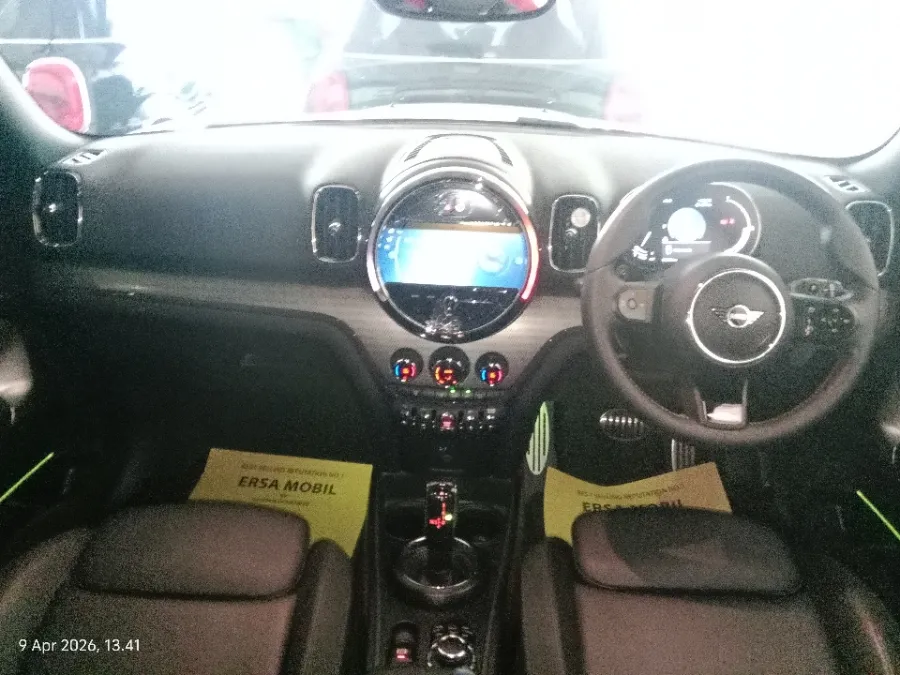 Foto Mobil Bekas Dashboard MINI Countryman 2.0 Cooper S tahun 2024