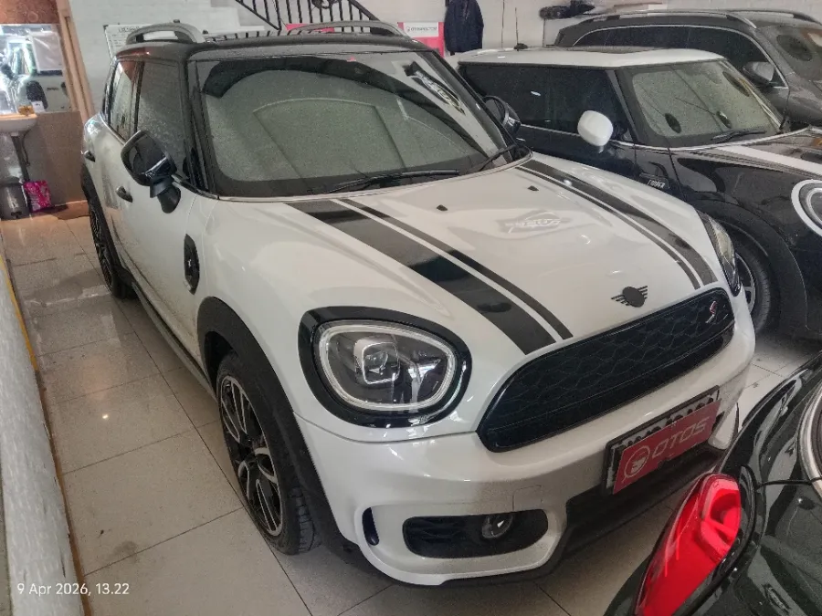 Foto Mobil Bekas Kanan Depan MINI Countryman 2.0 Cooper S tahun 2024