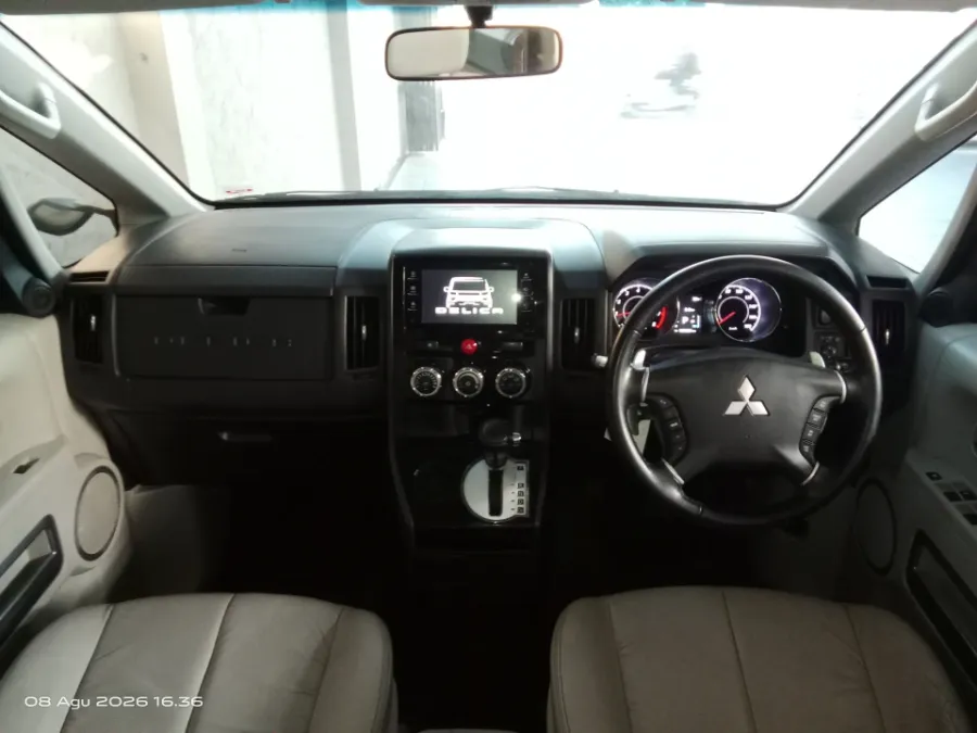 Foto Mobil Bekas Dashboard Mitsubishi Delica 2.0 Royal tahun 2016