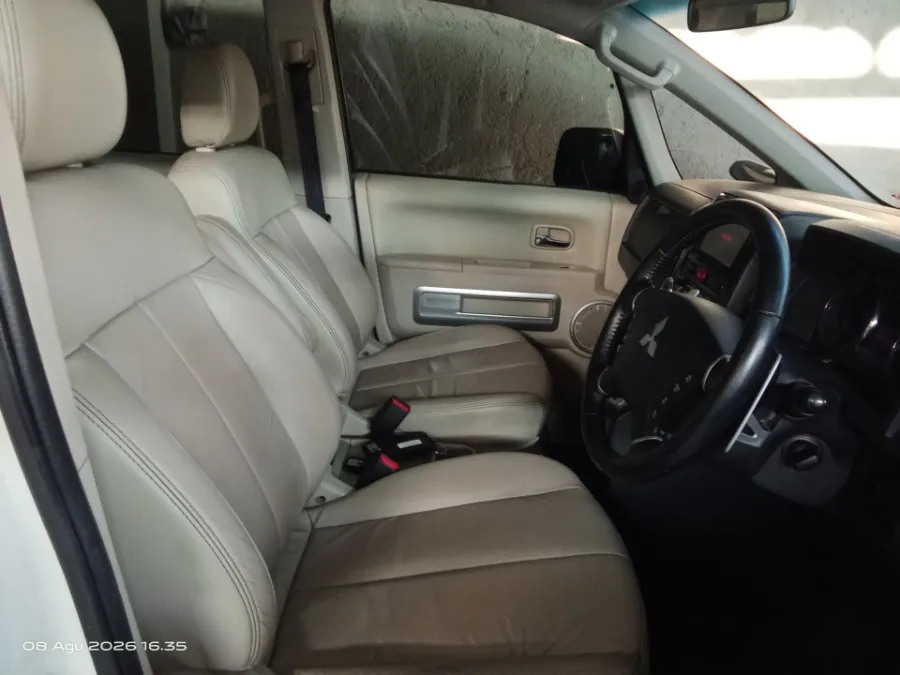 Foto Mobil Bekas Kabin Depan Mitsubishi Delica 2.0 Royal tahun 2016