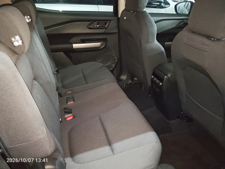 Foto Mobil Bekas Kabin Belakang Mitsubishi Destinator 1.5 Exceed tahun 2025