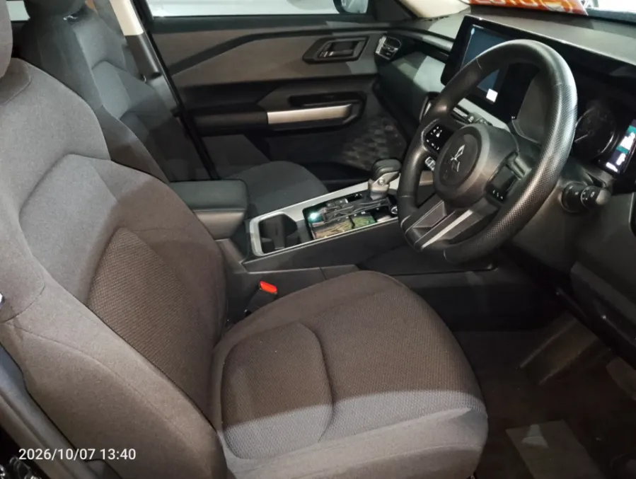 Foto Mobil Bekas Kabin Depan Mitsubishi Destinator 1.5 Exceed tahun 2025