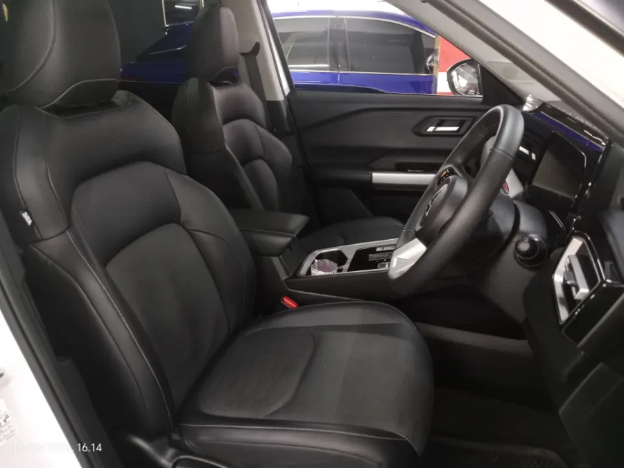 Foto Mobil Bekas Kabin Depan Mitsubishi Destinator 1.5 Ultimate tahun 2025