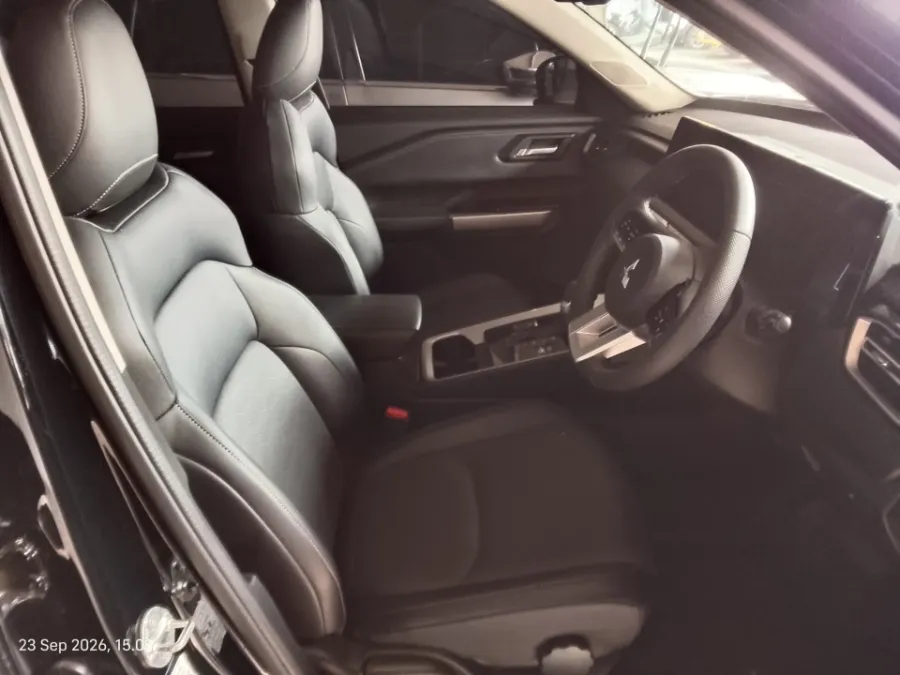 Foto Mobil Bekas Kabin Depan Mitsubishi Destinator 1.5 Ultimate tahun 2025