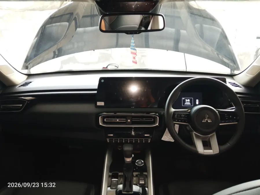 Foto Mobil Bekas Dashboard Mitsubishi Destinator 1.5 Ultimate Premium tahun 2025