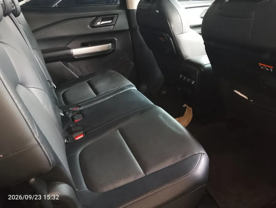 Foto Mobil Bekas Kabin Belakang Mitsubishi Destinator 1.5 Ultimate Premium tahun 2025