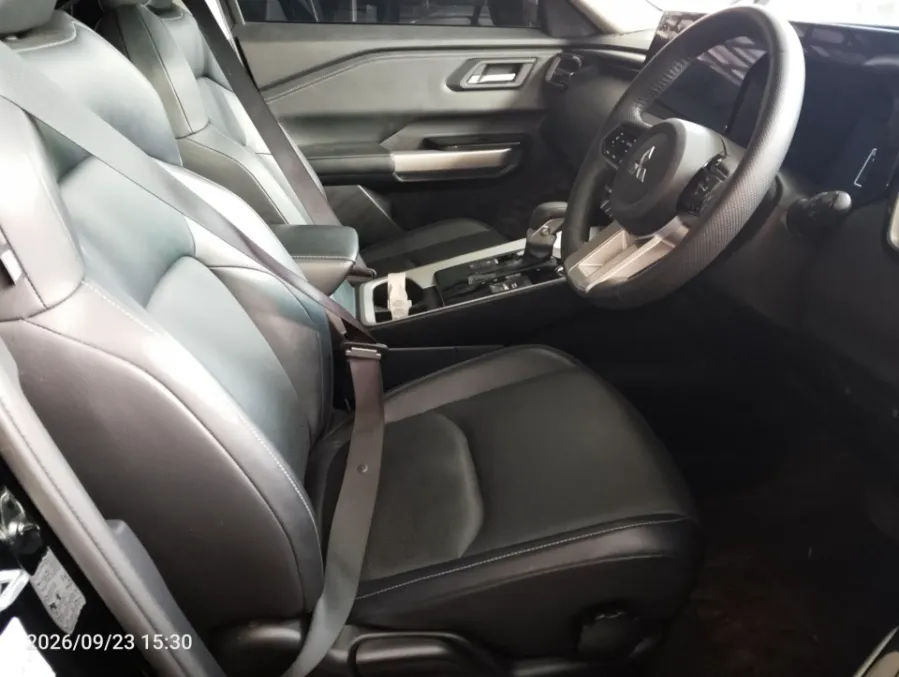 Foto Mobil Bekas Kabin Depan Mitsubishi Destinator 1.5 Ultimate Premium tahun 2025