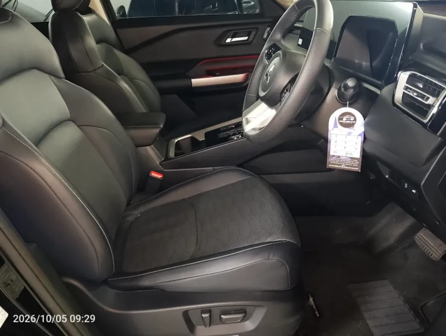 Foto Mobil Bekas Kabin Depan Mitsubishi Destinator 1.5 Ultimate Premium tahun 2025
