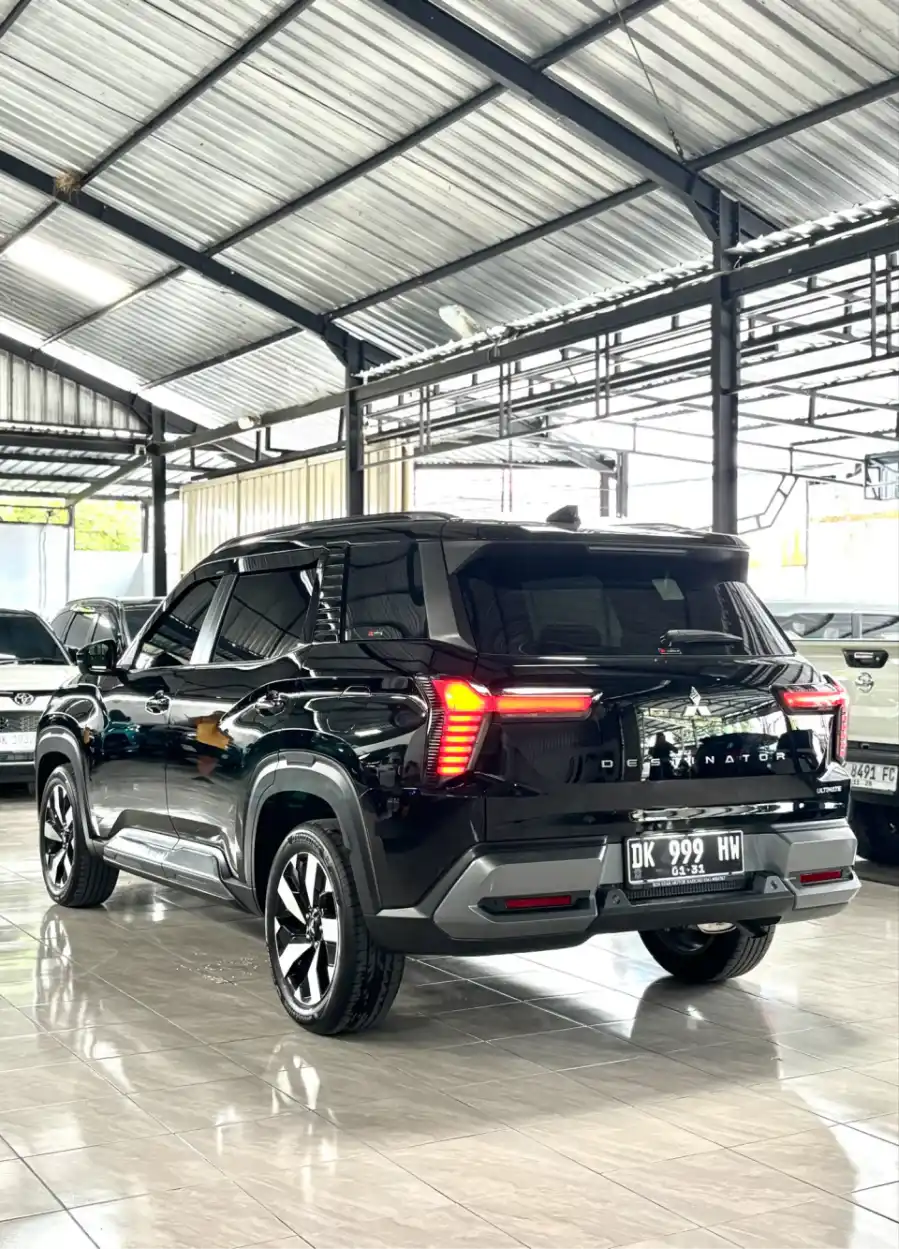 Foto Mobil Bekas Kiri Belakang Mitsubishi Destinator 1.5 Ultimate Premium tahun 2025