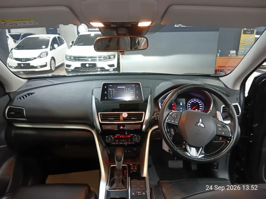 Foto Mobil Bekas Dashboard Mitsubishi Eclipse Cross 1.5 Ultimate tahun 2019