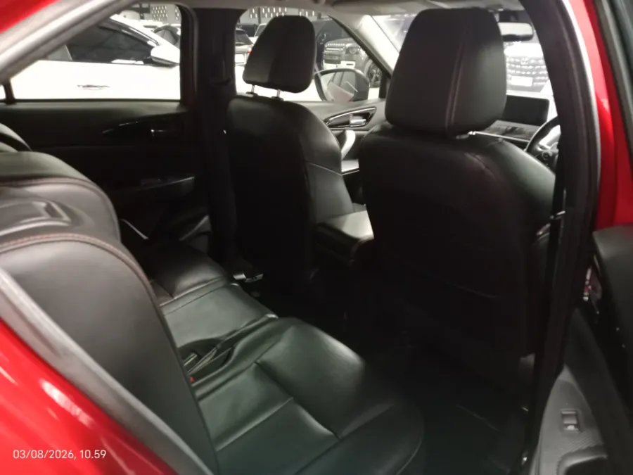 Foto Mobil Bekas Kabin Belakang Mitsubishi Eclipse Cross 1.5 Ultimate tahun 2019