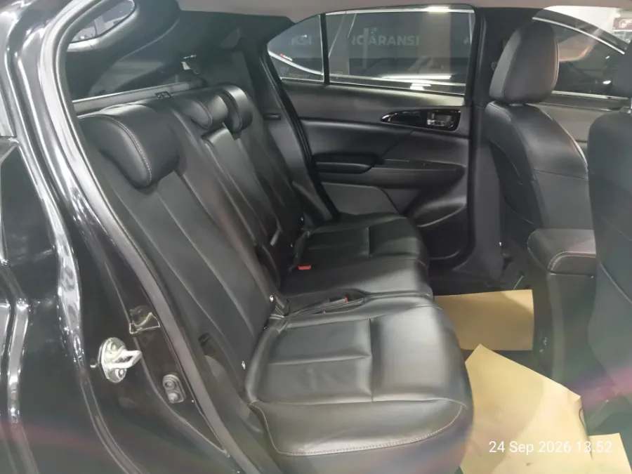 Foto Mobil Bekas Kabin Belakang Mitsubishi Eclipse Cross 1.5 Ultimate tahun 2019
