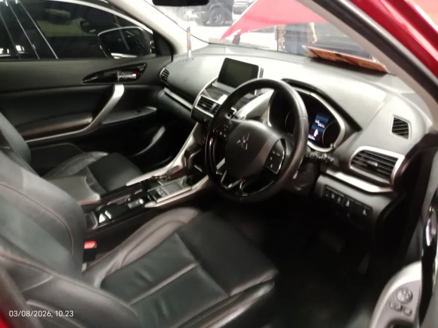 Foto Mobil Bekas Kabin Depan Mitsubishi Eclipse Cross 1.5 Ultimate tahun 2019