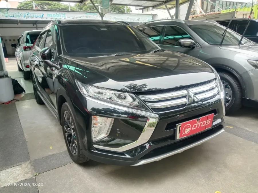 Foto Mobil Bekas Kanan Depan Mitsubishi Eclipse Cross 1.5 Ultimate tahun 2019