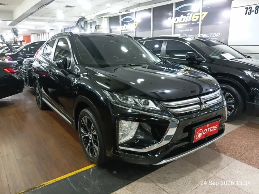Foto Mobil Bekas Kanan Depan Mitsubishi Eclipse Cross 1.5 Ultimate tahun 2019