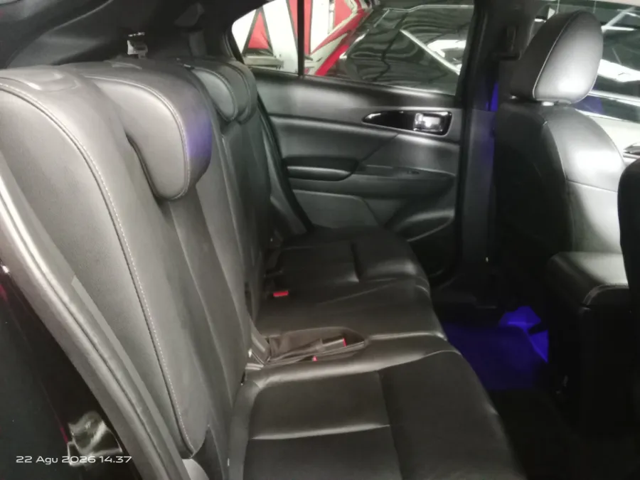 Foto Mobil Bekas Kabin Belakang Mitsubishi Eclipse Cross 1.5 Ultimate tahun 2020