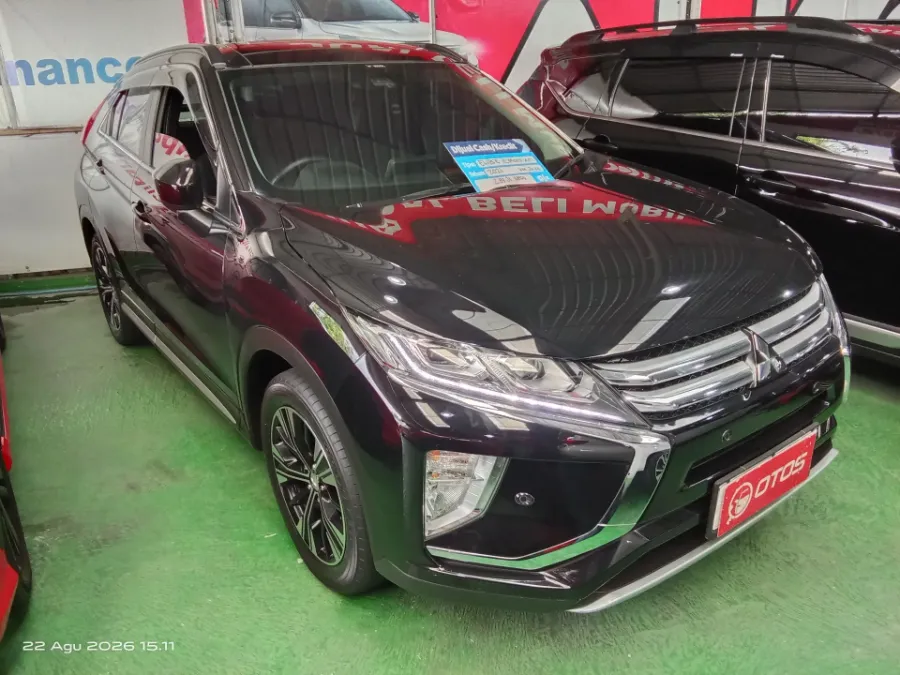 Foto Mobil Bekas Kanan Depan Mitsubishi Eclipse Cross 1.5 Ultimate tahun 2020