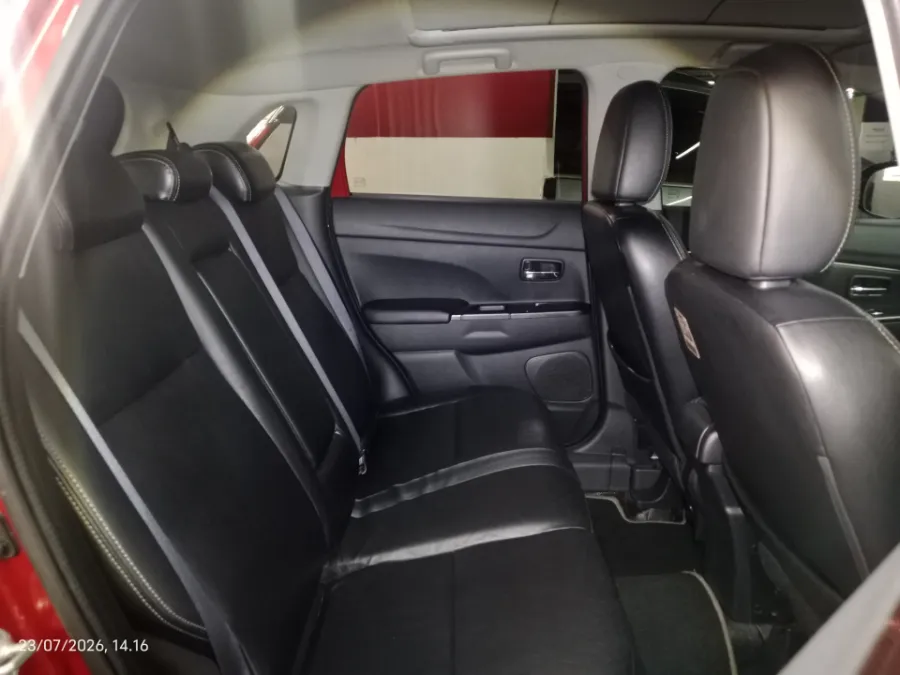 Foto Mobil Bekas Kabin Belakang Mitsubishi Outlander 2.0 PX 4X2 tahun 2016
