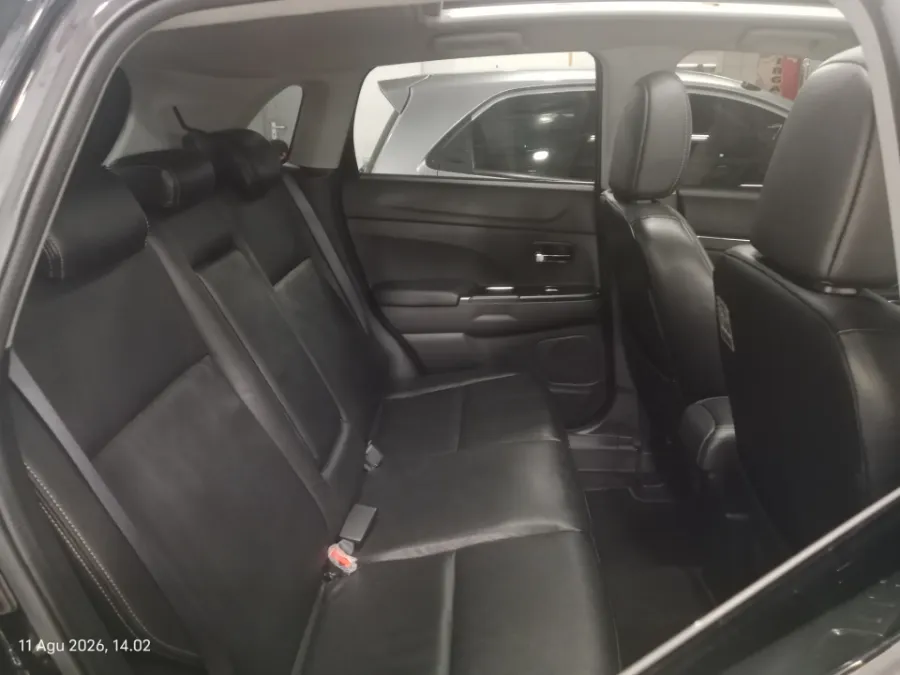 Foto Mobil Bekas Kabin Belakang Mitsubishi Outlander 2.0 PX 4X2 tahun 2016
