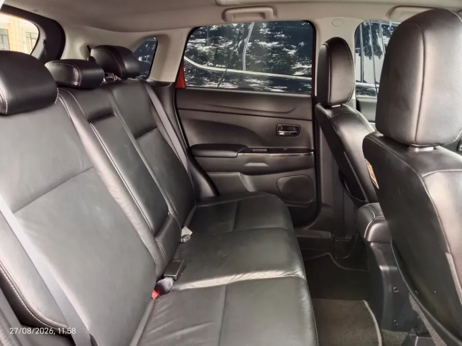 Foto Mobil Bekas Kabin Belakang Mitsubishi Outlander 2.0 PX 4X2 tahun 2016