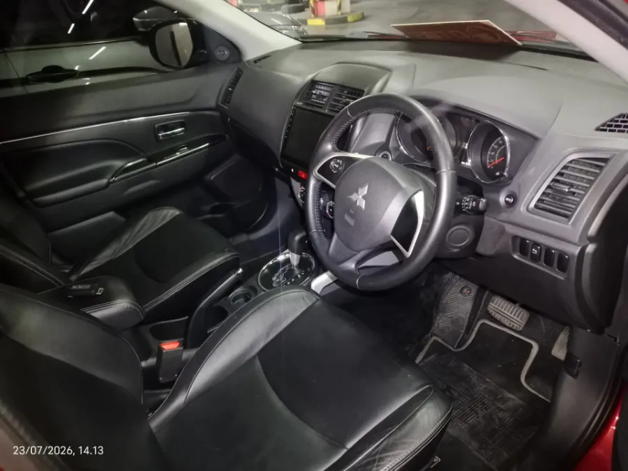 Foto Mobil Bekas Kabin Depan Mitsubishi Outlander 2.0 PX 4X2 tahun 2016