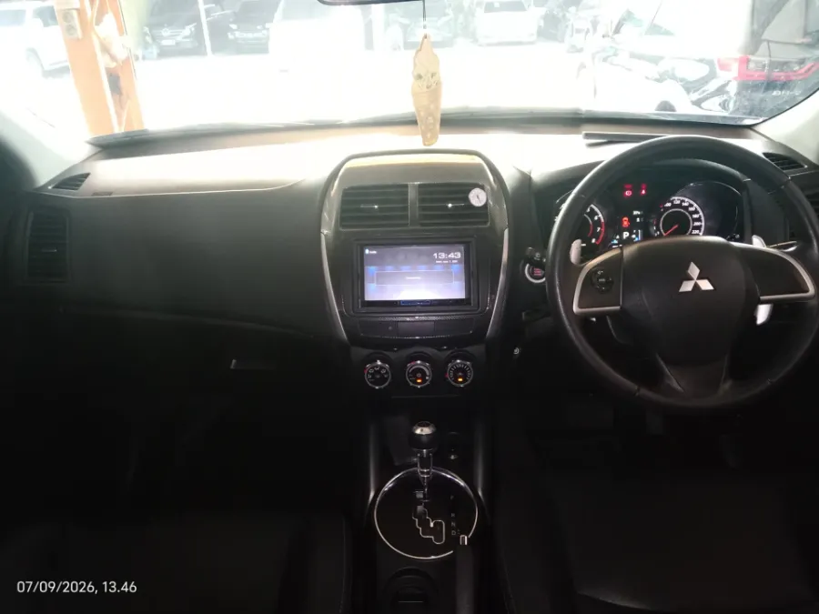 Foto Mobil Bekas Dashboard Mitsubishi Outlander 2.0 PX 4X2 tahun 2018