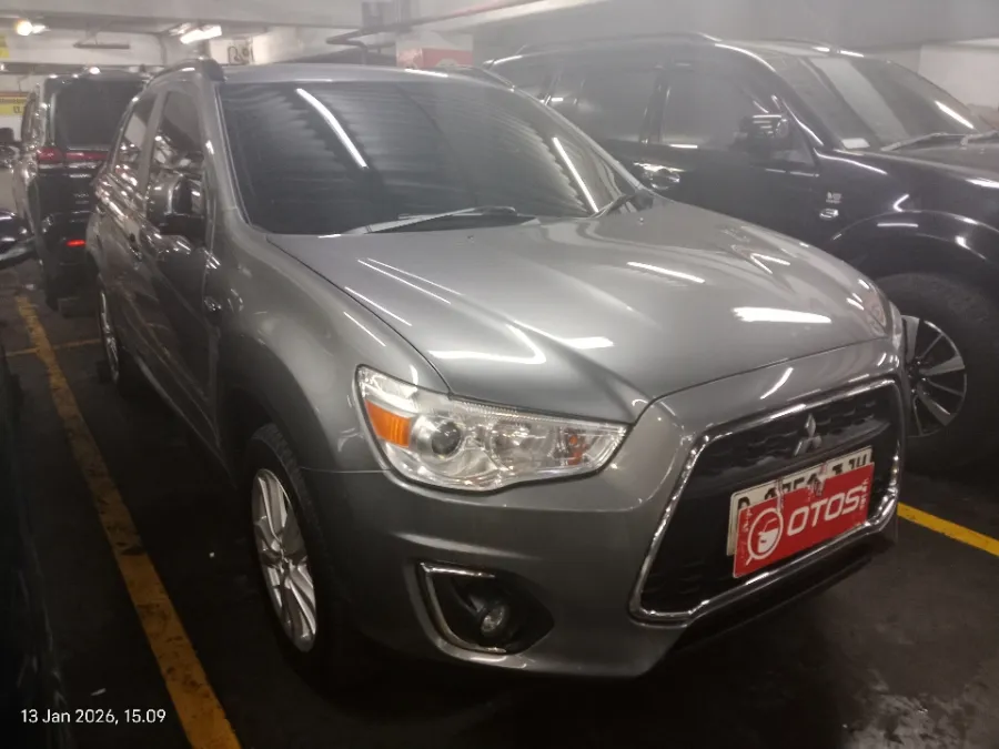 Foto Mobil Bekas Kanan Depan Mitsubishi Outlander Sport 2.0 GLS tahun 2014