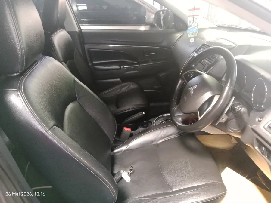 Foto Mobil Bekas Kabin Depan Mitsubishi Outlander Sport 2.0 PX tahun 2014