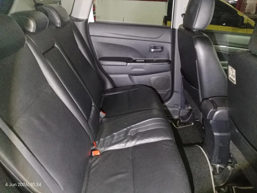 Foto Mobil Bekas Kabin Belakang Mitsubishi Outlander Sport 2.0 PX tahun 2015