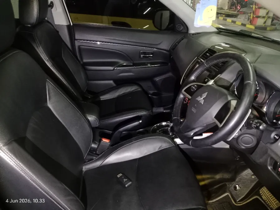 Foto Mobil Bekas Kabin Depan Mitsubishi Outlander Sport 2.0 PX tahun 2015