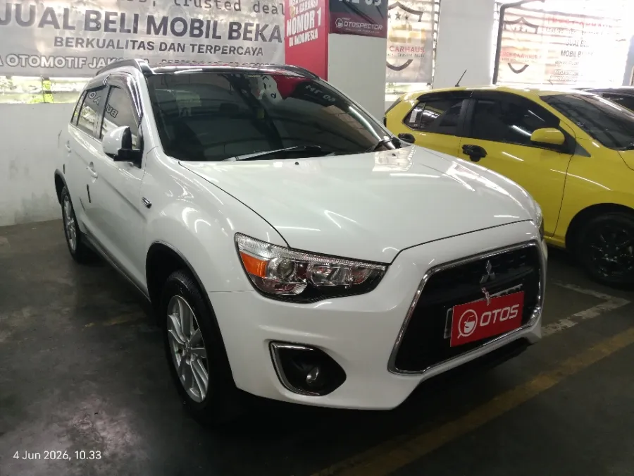 Foto Mobil Bekas Kanan Depan Mitsubishi Outlander Sport 2.0 PX tahun 2015