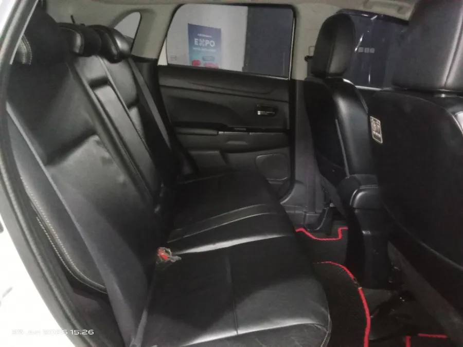 Foto Mobil Bekas Kabin Belakang Mitsubishi Outlander Sport 2.0 PX tahun 2016