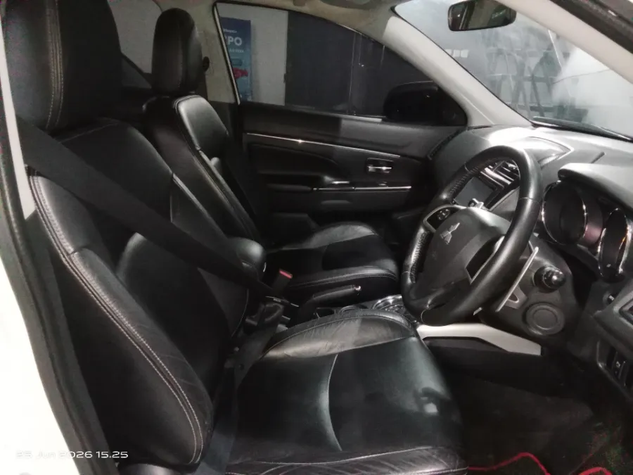 Foto Mobil Bekas Kabin Depan Mitsubishi Outlander Sport 2.0 PX tahun 2016