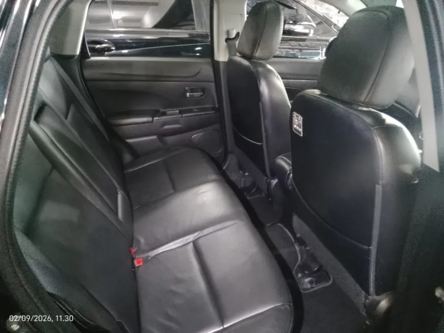 Foto Mobil Bekas Kabin Belakang Mitsubishi Outlander Sport 2.0 PX tahun 2018